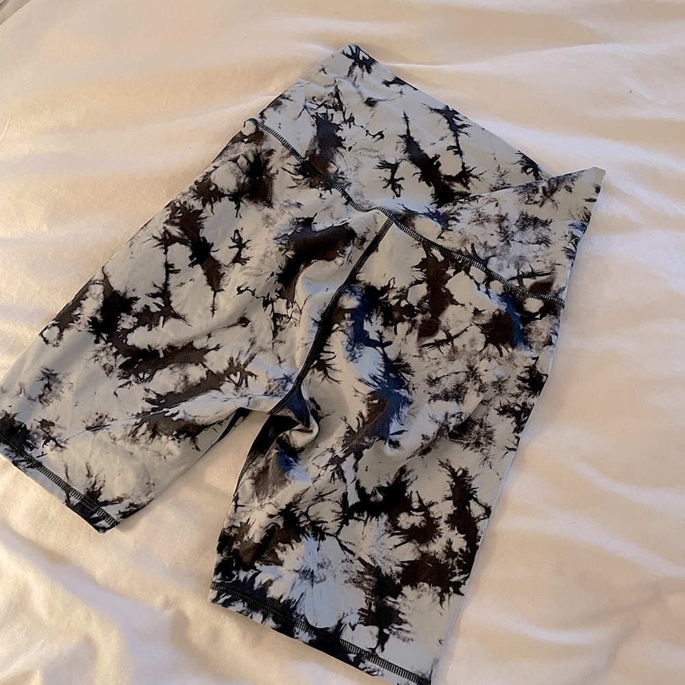 Barre3 slate tie dye bike shorts. Size L